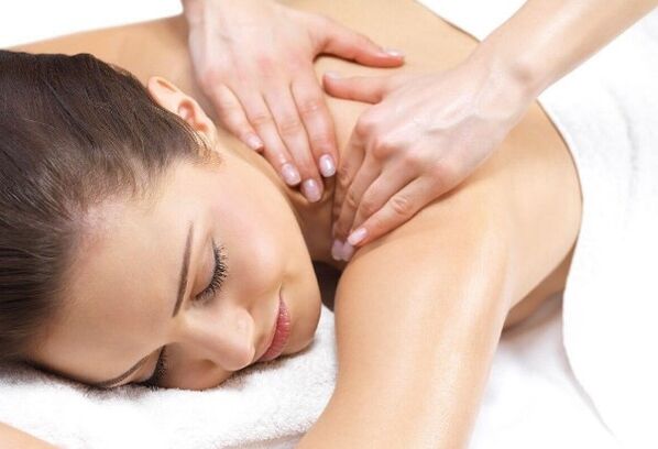 Massage dans le collier